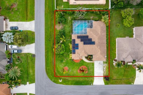 House in Port St. Lucie, Florida 4 bedrooms, 221.29 sq.m. № 2389881 - photo 25