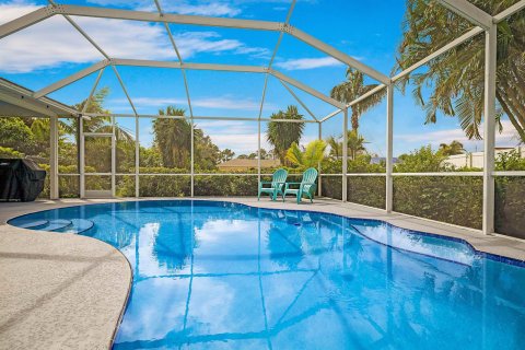 House in Port St. Lucie, Florida 4 bedrooms, 221.29 sq.m. № 2389881 - photo 22