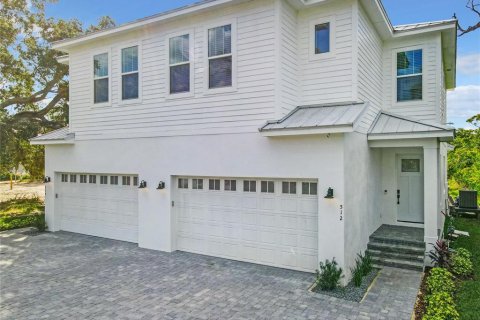 Снять в аренду квартиру в Нью-Смирна-Бич, Флорида 6 комнат, 226.03м2, № 1765424 - фото 1