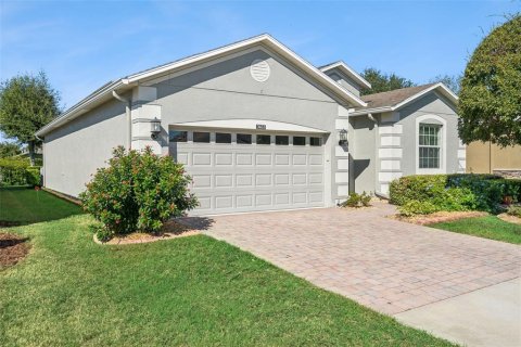 House in Clermont, Florida 3 bedrooms, 146.97 sq.m. № 2431214 - photo 2