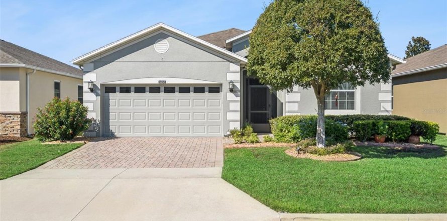 House in Clermont, Florida 3 bedrooms, 146.97 sq.m. № 2431214