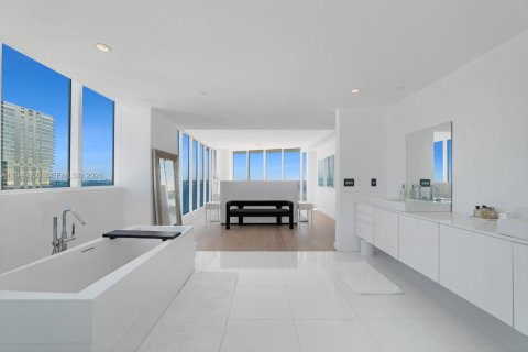 Condo in Miami, Florida, 4 bedrooms № 2153028 - photo 21