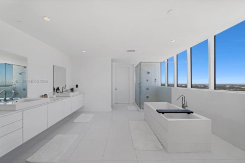 Condo in Miami, Florida, 4 bedrooms № 2153028 - photo 19