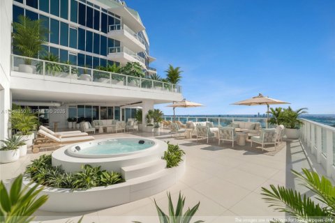 Condo in Miami, Florida, 4 bedrooms № 2153028 - photo 13