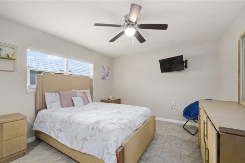 Villa ou maison à vendre à Haines City, Floride: 4 chambres, 217.58 m2 № 1784316 - photo 20