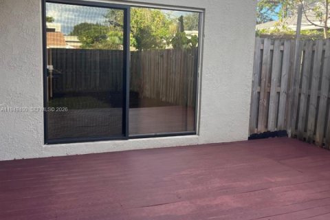 Снять в аренду таунхаус в Плантация, Флорида 2 спальни, 116.96м2, № 2005165 - фото 2