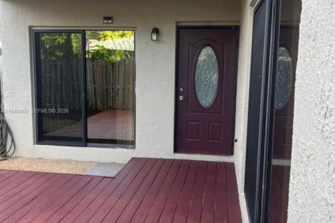 Снять в аренду таунхаус в Плантация, Флорида 2 спальни, 116.96м2, № 2005165 - фото 3