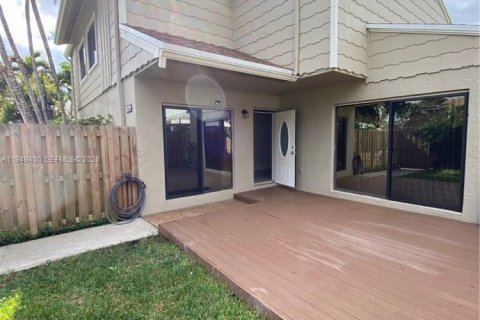 Таунхаус в Плантация, Флорида 2 спальни, 116.96м2 № 2005165