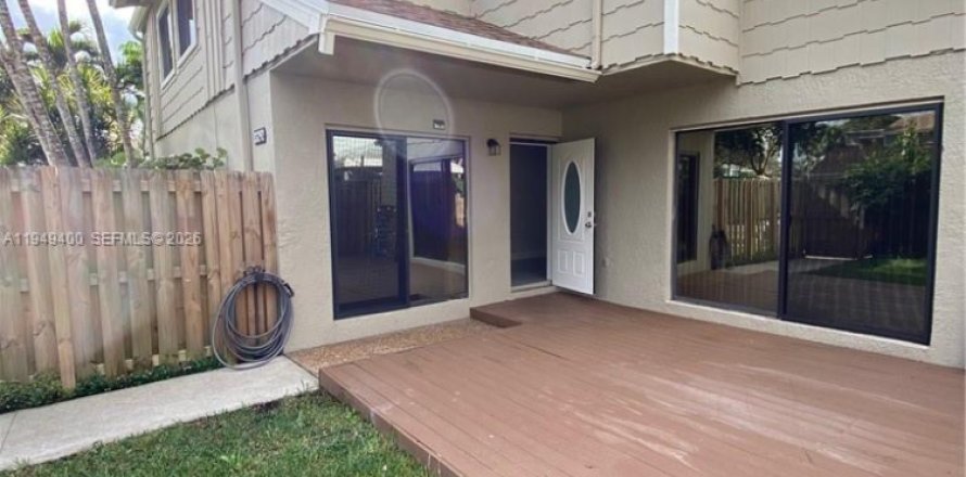 Таунхаус в Плантация, Флорида 2 спальни, 116.96м2 № 2005165