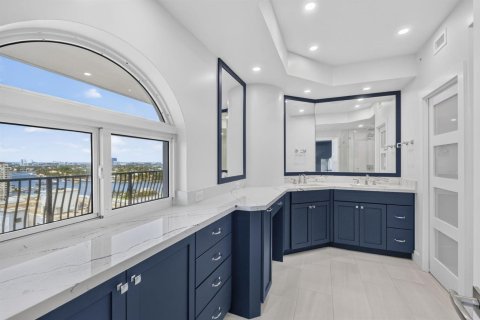 Condo in Fort Lauderdale, Florida, 3 bedrooms  № 2086378 - photo 21