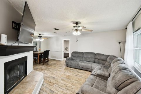 Villa ou maison à vendre à Casselberry, Floride: 4 chambres, 153.47 m2 № 1836970 - photo 3