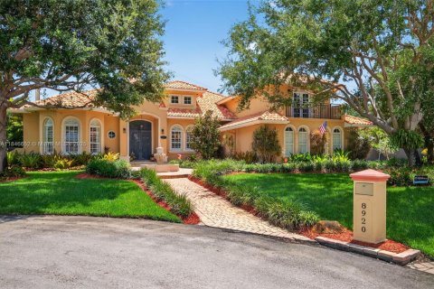 Casa en venta en Palmetto Bay, Florida, 6 dormitorios, 366.41 m2 № 1874230 - foto 1