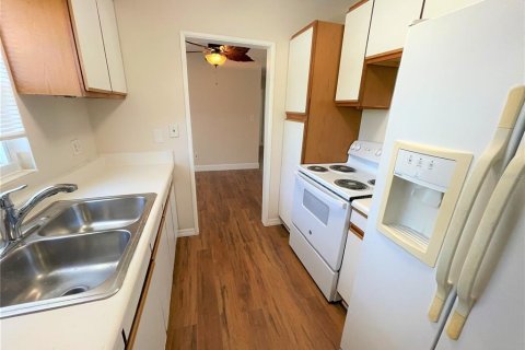 Villa ou maison à louer à Largo, Floride: 2 chambres, 89.56 m2 № 2118565 - photo 16