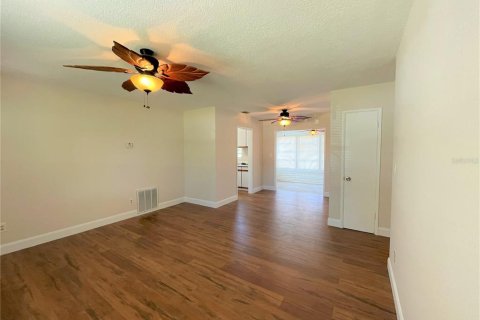 Villa ou maison à louer à Largo, Floride: 2 chambres, 89.56 m2 № 2118565 - photo 8