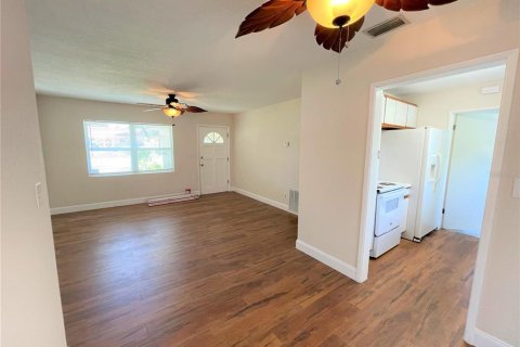 Villa ou maison à louer à Largo, Floride: 2 chambres, 89.56 m2 № 2118565 - photo 7
