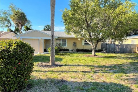 Villa ou maison à louer à Largo, Floride: 2 chambres, 89.56 m2 № 2118565 - photo 2