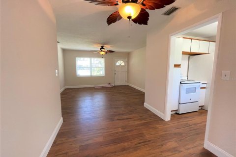 Villa ou maison à louer à Largo, Floride: 2 chambres, 89.56 m2 № 2118565 - photo 6