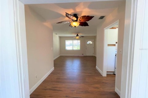 Villa ou maison à louer à Largo, Floride: 2 chambres, 89.56 m2 № 2118565 - photo 5
