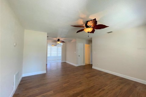 Villa ou maison à louer à Largo, Floride: 2 chambres, 89.56 m2 № 2118565 - photo 9
