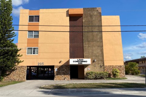 Condominio en Miami, Florida, 1 dormitorio  № 2008525
