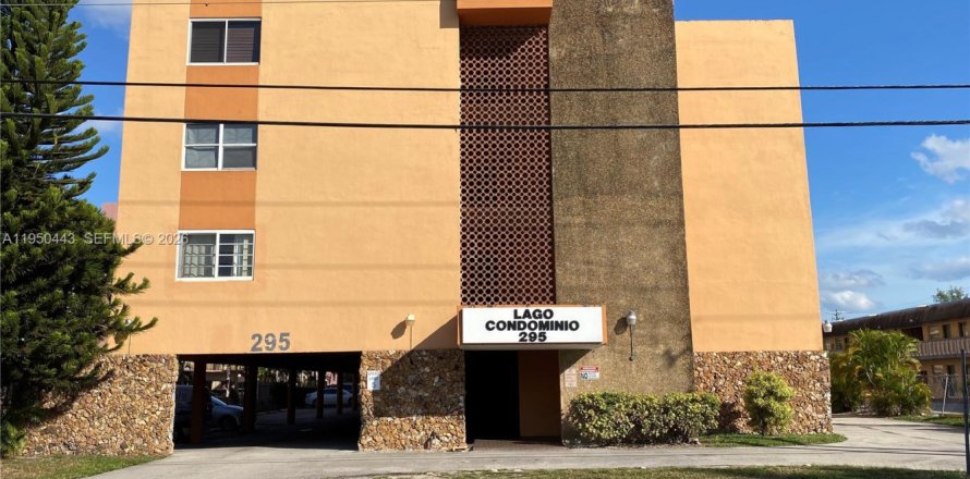 Condominio en Miami, Florida, 1 dormitorio  № 2008525