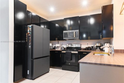 Townhouse in Homestead, Florida 3 bedrooms, 158.4 sq.m. № 1896463 - photo 7