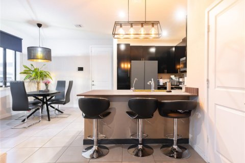 Townhouse in Homestead, Florida 3 bedrooms, 158.4 sq.m. № 1896463 - photo 5