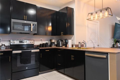 Townhouse in Homestead, Florida 3 bedrooms, 158.4 sq.m. № 1896463 - photo 4