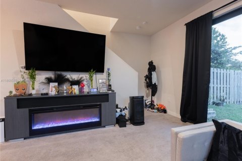 Townhouse in Homestead, Florida 3 bedrooms, 158.4 sq.m. № 1896463 - photo 15