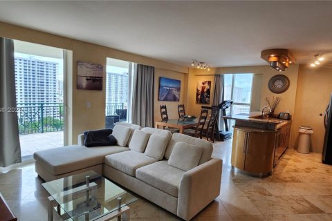 Купить кондоминиум в Санни-Айлс-Бич, Флорида 3 спальни, 134.62м2, № 2014295 - фото 2