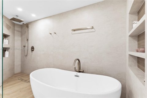 Condominio en venta en Miami, Florida, 3 dormitorios, 197.88 m2 № 1992905 - foto 23