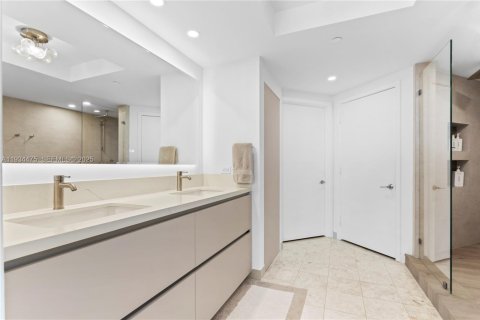 Condominio en venta en Miami, Florida, 3 dormitorios, 197.88 m2 № 1992905 - foto 20