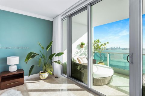 Condominio en venta en Miami, Florida, 3 dormitorios, 197.88 m2 № 1992905 - foto 17
