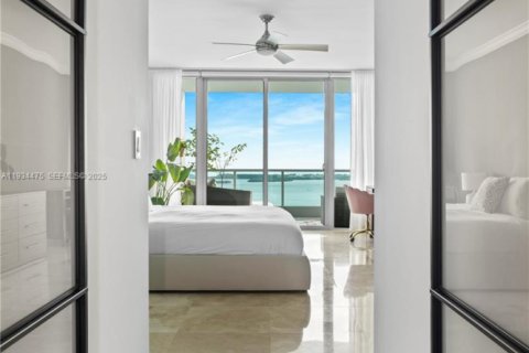 Condominio en venta en Miami, Florida, 3 dormitorios, 197.88 m2 № 1992905 - foto 19