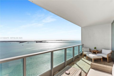 Condominio en venta en Miami, Florida, 3 dormitorios, 197.88 m2 № 1992905 - foto 1