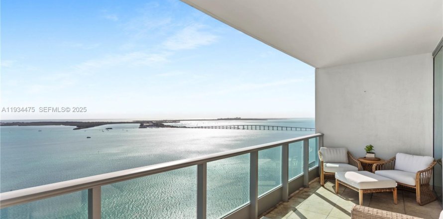 Condominio en Miami, Florida, 3 dormitorios  № 1992905