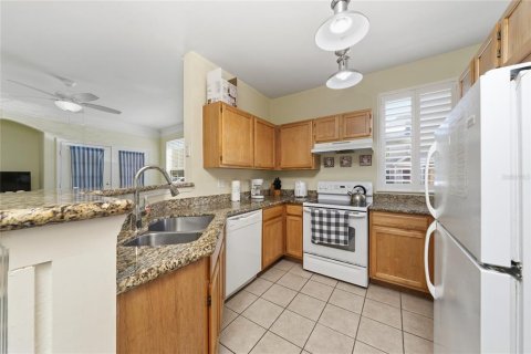Купить кондоминиум в Киссимми, Флорида 8 комнат, 99.03м2, № 2214382 - фото 16