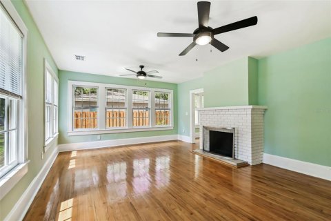 House in Dunedin, Florida 3 bedrooms, 143.63 sq.m. № 2151440 - photo 11