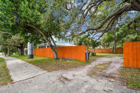 House in Dunedin, Florida 3 bedrooms, 143.63 sq.m. № 2151440 - photo 4