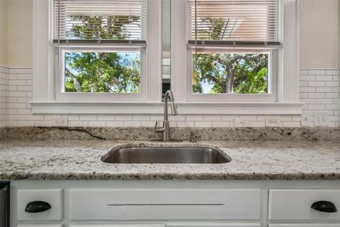 House in Dunedin, Florida 3 bedrooms, 143.63 sq.m. № 2151440 - photo 23