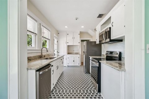 House in Dunedin, Florida 3 bedrooms, 143.63 sq.m. № 2151440 - photo 19