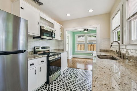 House in Dunedin, Florida 3 bedrooms, 143.63 sq.m. № 2151440 - photo 21