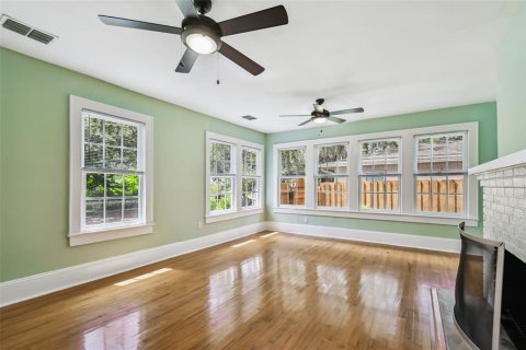 House in Dunedin, Florida 3 bedrooms, 143.63 sq.m. № 2151440 - photo 12