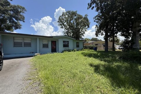 House in Clearwater, Florida 3 bedrooms, 98.01 sq.m. № 1880869 - photo 1