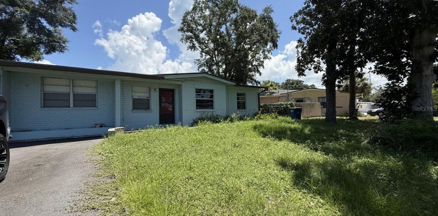 House in Clearwater, Florida 3 bedrooms, 98.01 sq.m. № 1880869