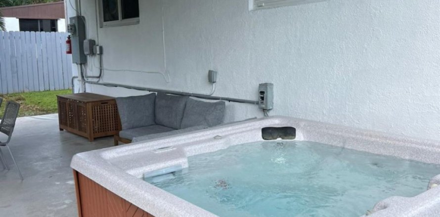 Casa en Miami, Florida 3 dormitorios, 164.34 m2 № 1104400