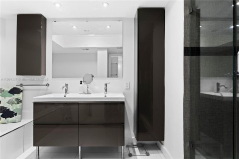 Condominio en venta en Aventura, Florida, 2 dormitorios, 125.42 m2 № 1963545 - foto 12