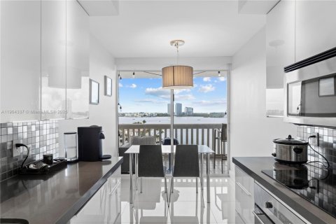 Condominio en venta en Aventura, Florida, 2 dormitorios, 125.42 m2 № 1963545 - foto 7