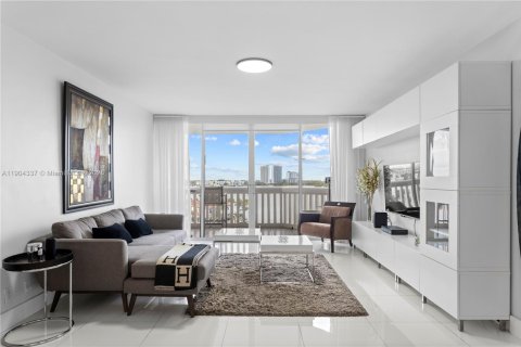 Condominio en venta en Aventura, Florida, 2 dormitorios, 125.42 m2 № 1963545 - foto 1