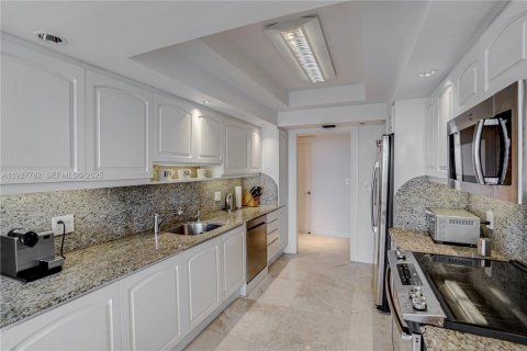 Снять в аренду квартиру в Авентура, Флорида 3 спальни, 222.04м2, № 1987919 - фото 14